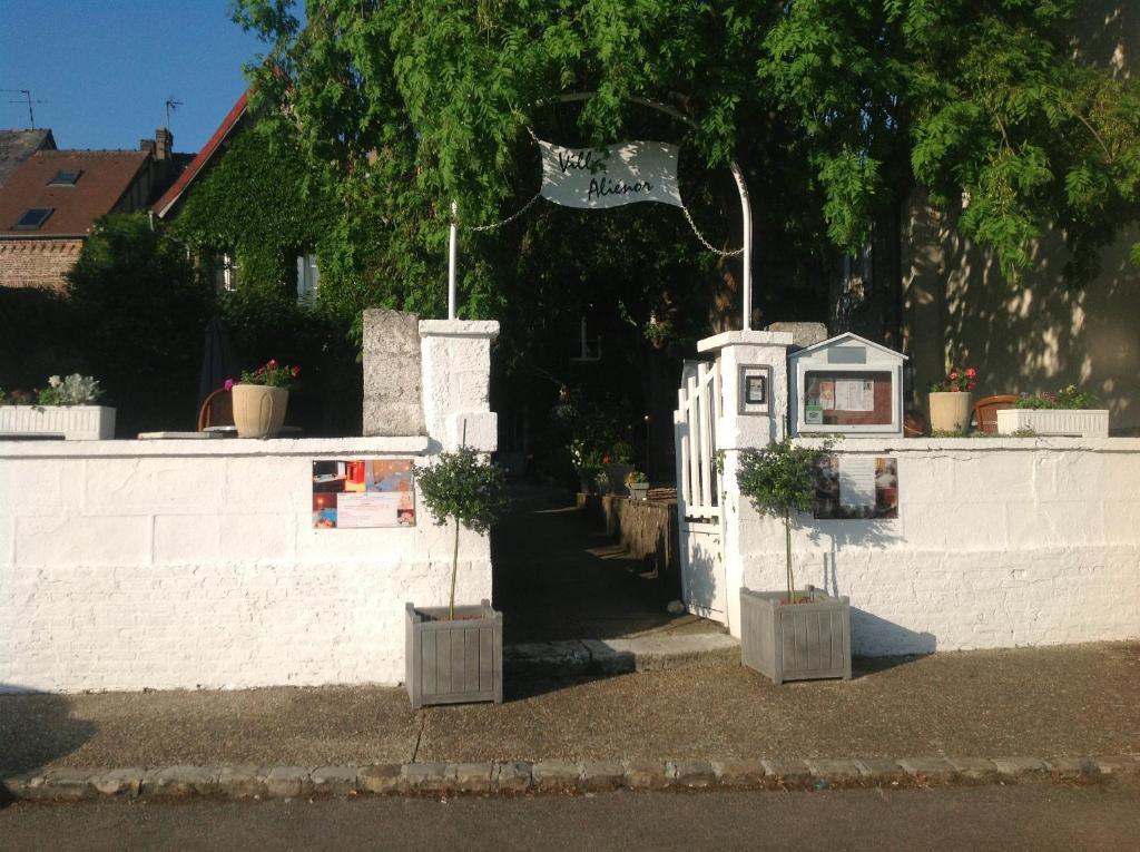 Chambres D'Hôtes La Villa Aliénor Les Andelys Exterior foto